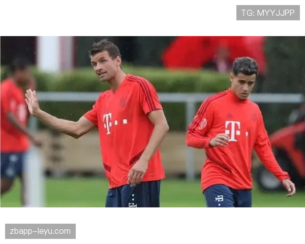 穆西亚拉 vs 穆勒：前场多面手的位置传承与战术适配差异