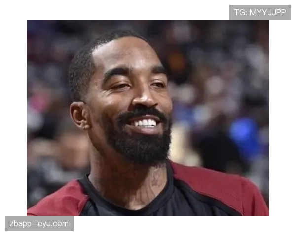 乔·约翰逊无球跑位持续拉开空间提升球队三分效率